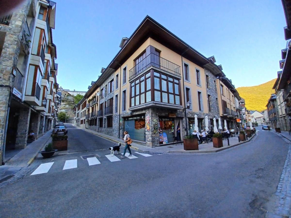En El Pleno Centro De Biescas Con Garaje, Ascensor Y Wifi Apartment ภายนอก รูปภาพ